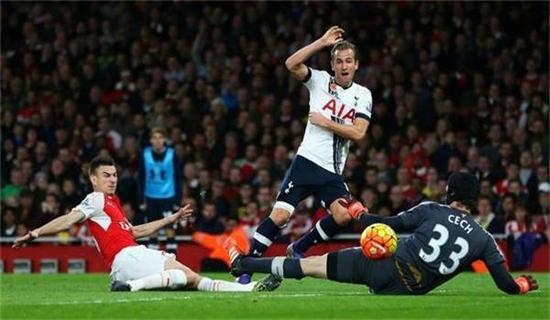 孙颖莎和王 孙颖莎和王